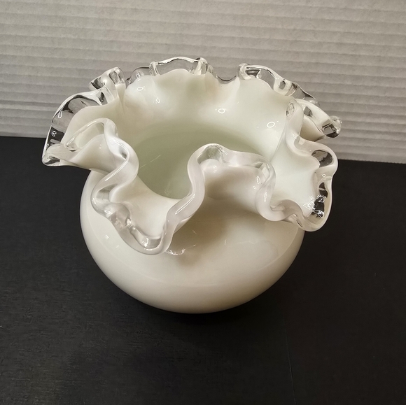 Vintage Fenton Silver Crest White Ruffled Glass Vase - Picture 3 of 6
